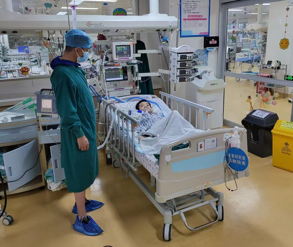 宽甸跨省救护车出租公司